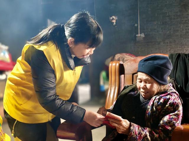 “暖冬暖心”送祝福
