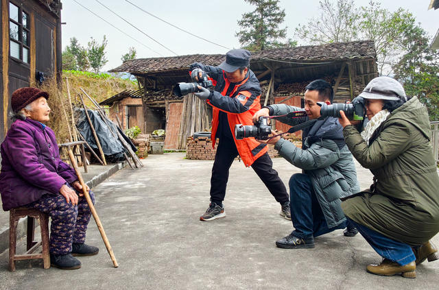 摄影  志愿者  新春  服务  怀化中方