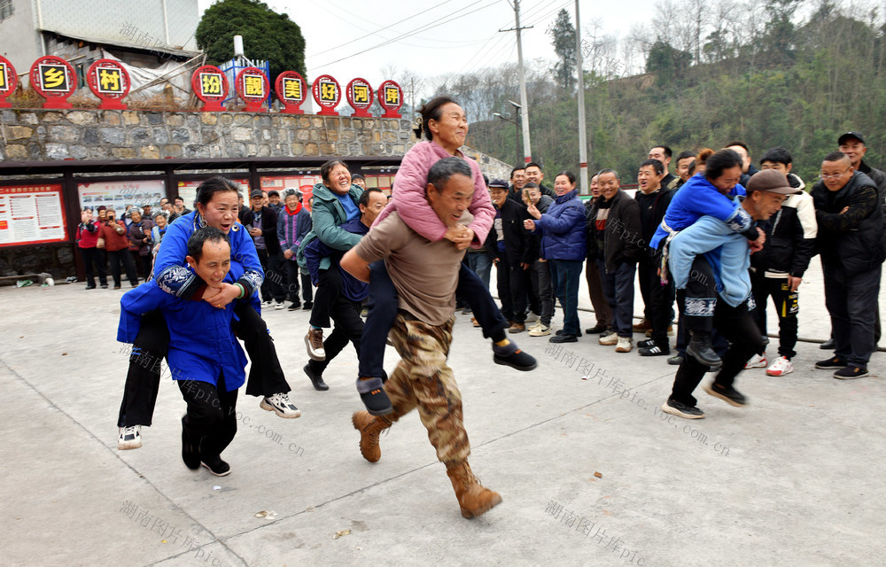 新春 慰问  少年 老人 祝福