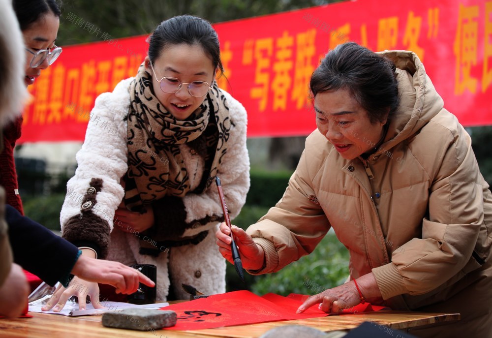 小区里飘出浓浓的“年味”