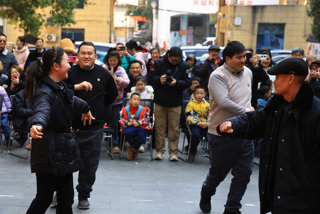 迎新年 新春 各族群众 打糍粑