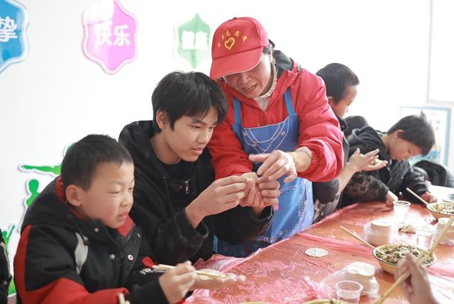 公益、假期、志愿服务、留守儿童、孤儿