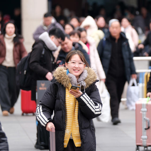 火车站，春运小高峰