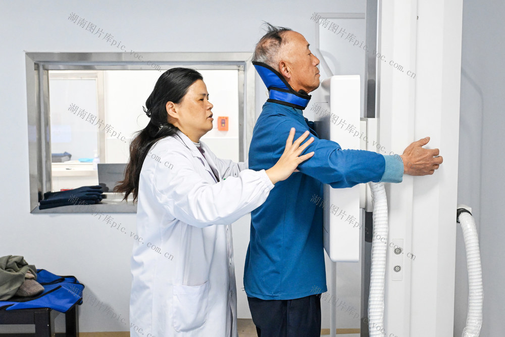 老年人 
免费健康体检服务 
胸部DR