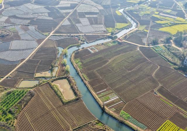 湖南道县：春耕“指纹”大地如画