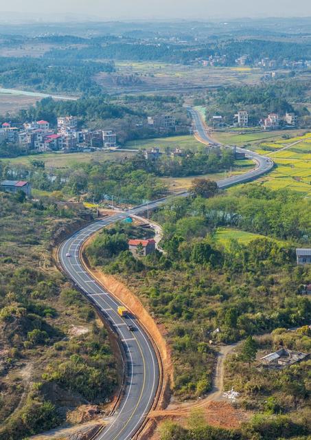湖南道县：“四好公路”促振兴