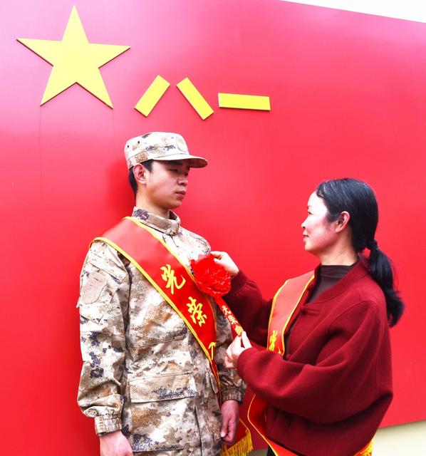  光荣启程  逐梦军营