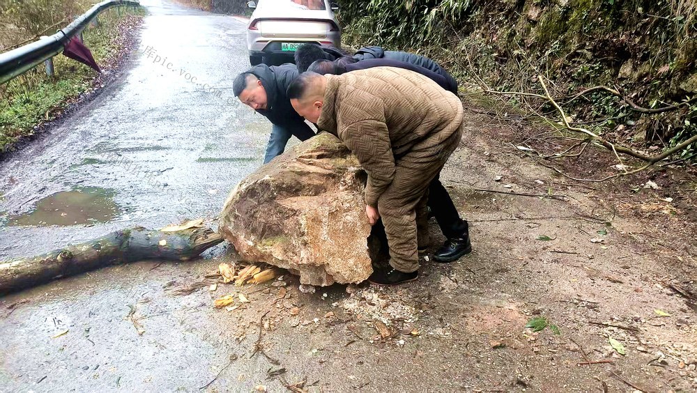 畅通  滑坡 疏通