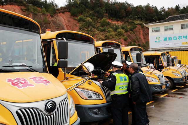 校车 检查 开学 开学季 上学