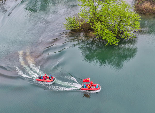 湖南道县：巡河净滩护碧水