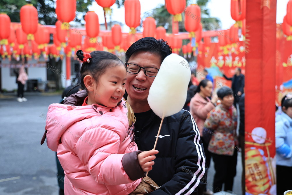 元宵节；花灯； 汤圆 