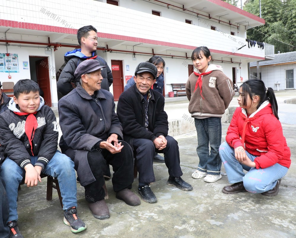  学雷锋      送温暖