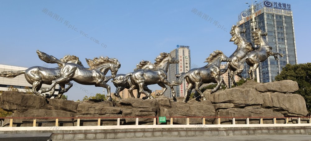 常德河街，柳叶湖畔，状元门，桥与马之俊美