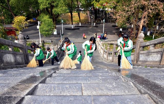 关工委   雷锋   青少年  志愿者 义诊 清扫  社区