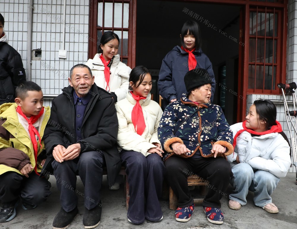 学雷锋      树新风     
     