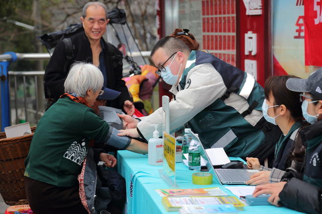 雷锋家乡学雷锋