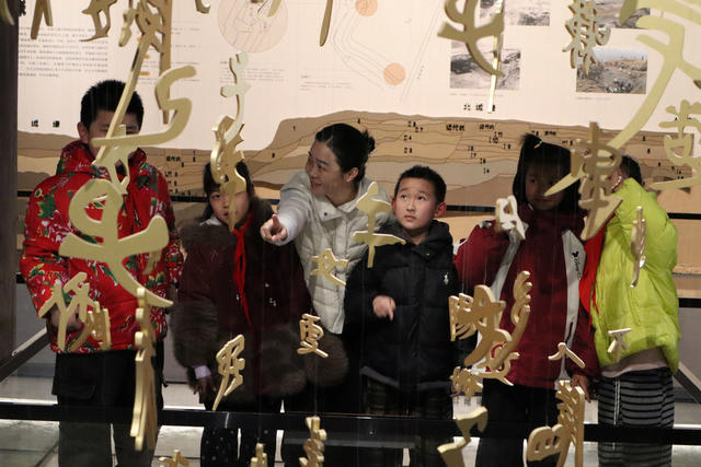 湖南，龙山，开学，第一天，参观，博物馆，教学活动