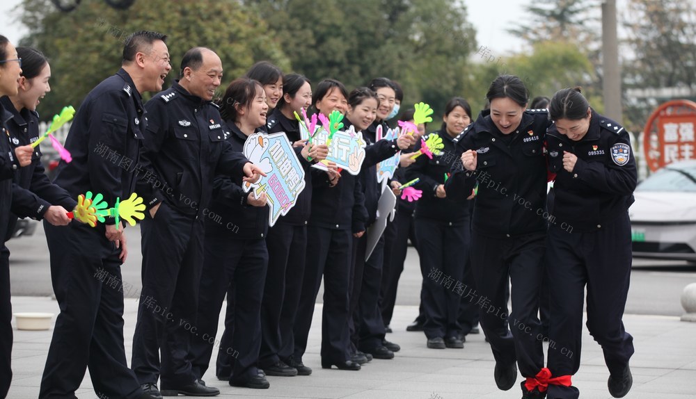 怀铁女警开展喜迎“三八”健身活动