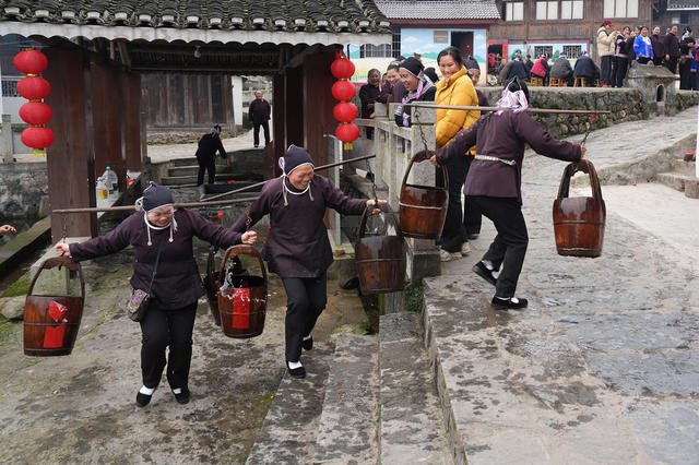 三八妇女节  通道向晖 赛农活享童欢庆“三八” 