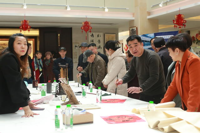 郴州市   竹园文化艺术中心 
  开幕  春季名家书画摄影作品    竹园宾馆  文化展示  艺术   文艺新阵地