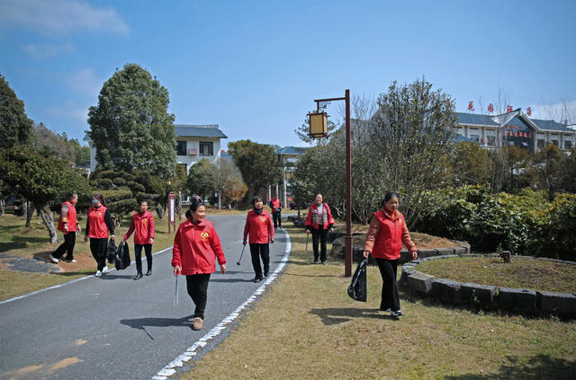 湖南桂东：节日我在岗 巾帼 志愿者 三八妇女节 白色垃圾