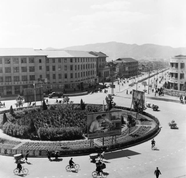 广场 街道 建筑 汽车 公园 大学 五一广场 五一路 天心公园 爱晚亭 湖南大学 河西 岳麓山 清水塘 