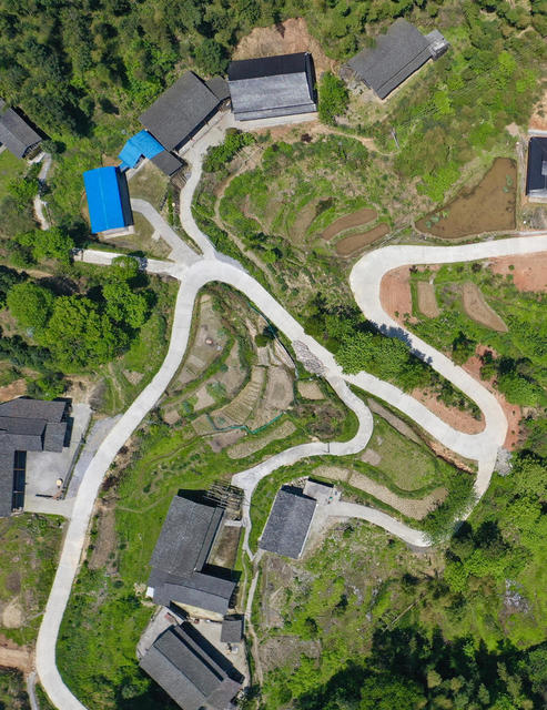 城步苗族自治县，儒林镇新枧水村，水泥硬化公路