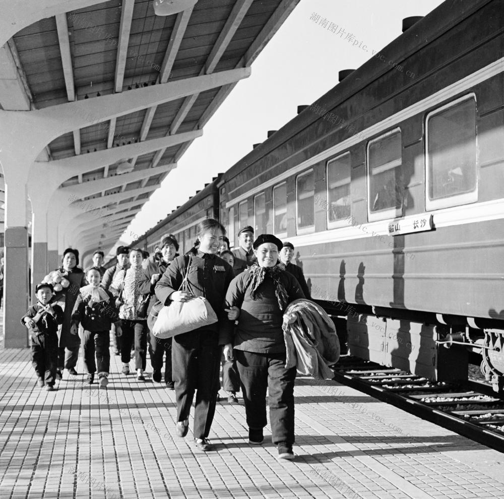  Passenger train carriage