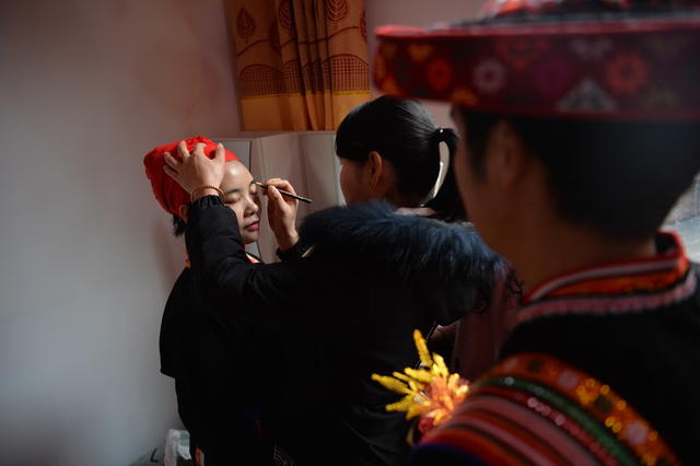 搬出大山 小伙脱单