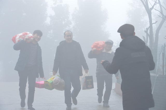 一人守山巅 换来万家乐
脱贫攻坚