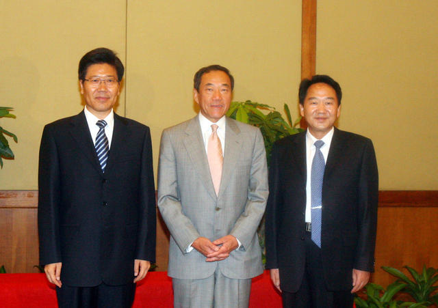 省委书记  省人大常委会主任  张春贤  美国CA公司  创始人  王嘉廉