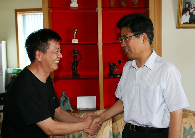 张春贤  看望慰问  军队  退役人员  长沙市