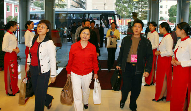 省委副书记  代省长  周强  看望 
 出席  省第九次  党代会