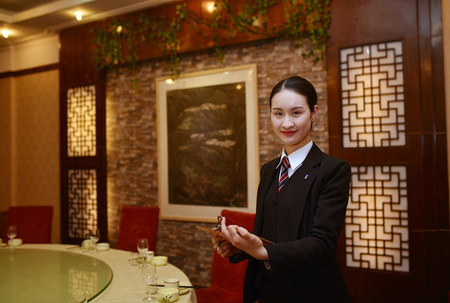 美女 餐厅