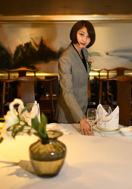 美女 餐厅