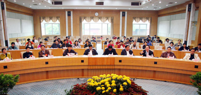 湖南省  第九次  党代会  讨论  报告