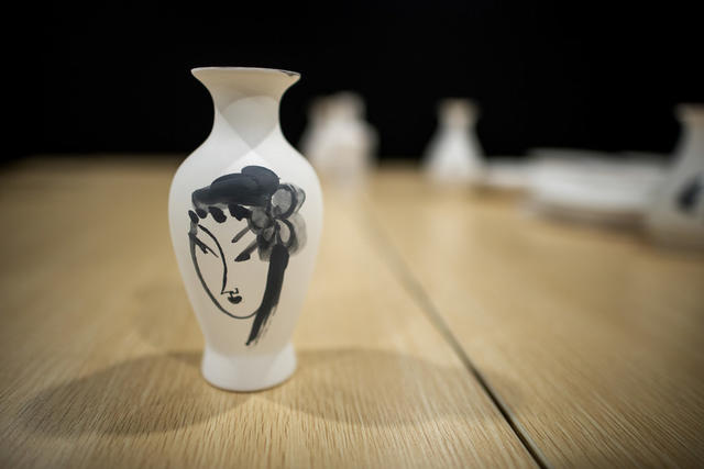 碗 花瓶 室内 饰品 杯子 老人 陶工旋盘