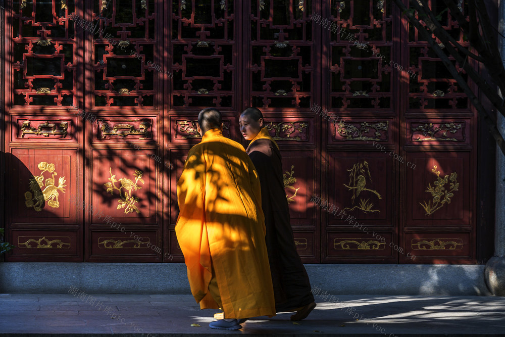 寺庙 宝座 室内 祭坛 法衣 祈祷毯