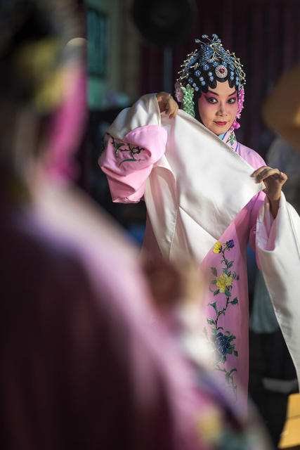 美女 演出 饰品 和服 衣物 帅哥 宽边帽 无边帽