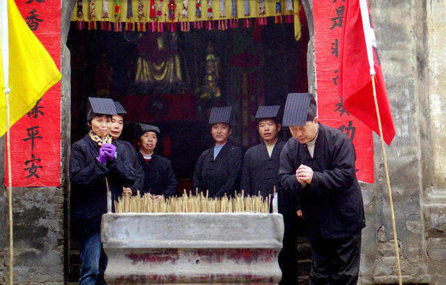 街景 老人 布裙 肉店 小河 栅栏 和服 烧烤