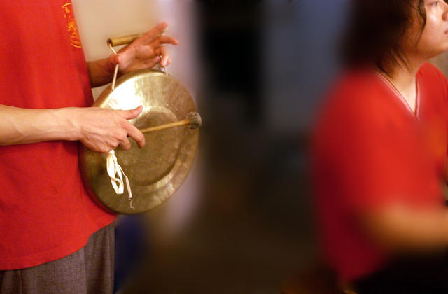 法衣  室内 饰品 美女 演出 面具