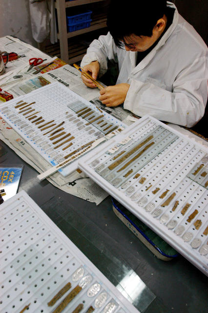 笔记本电脑  盘子 书桌 尺子 托盘