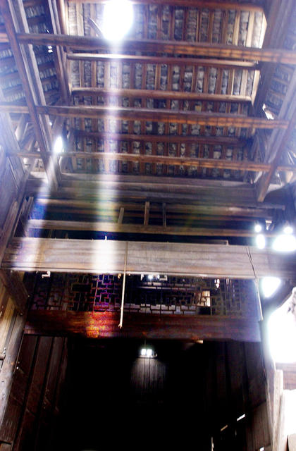 防波堤 石头墙 老人 街景 街道 建筑 岩石 狗 锅 水桶 钟楼