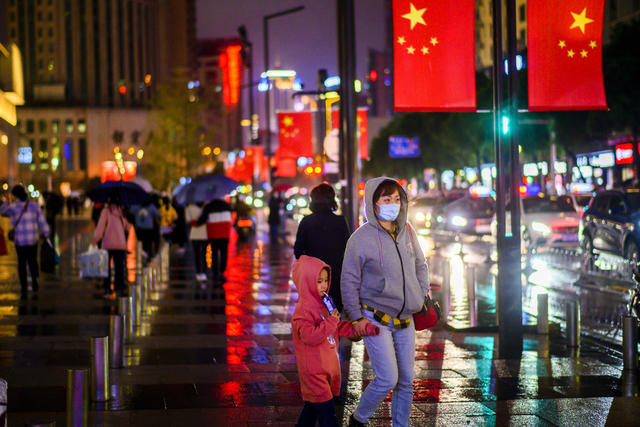 街景 夜景 合影 雨伞 商场 灯笼