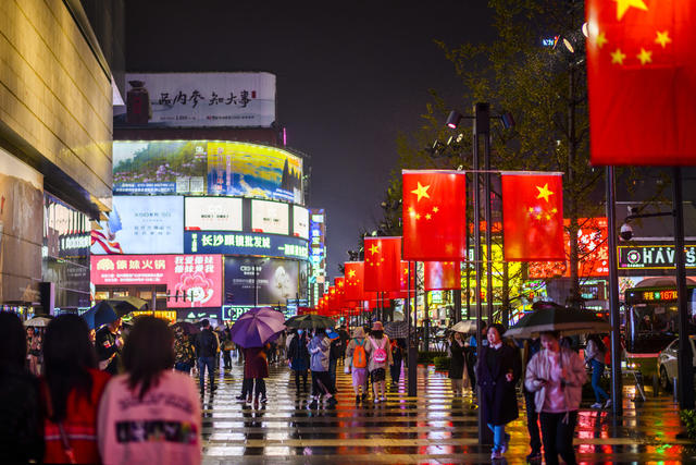 街景 夜景 合影 雨伞 商场 灯笼
