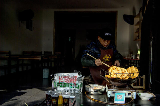 烧烤 餐厅 老人 街道 美女 钟表 锅 杂货店 饰品