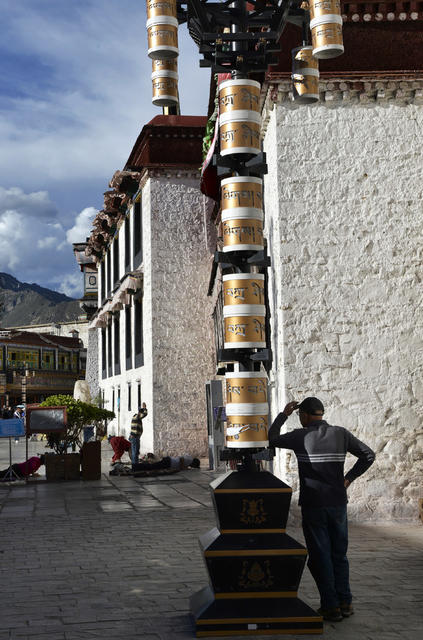 寺庙 瓦屋顶 街景