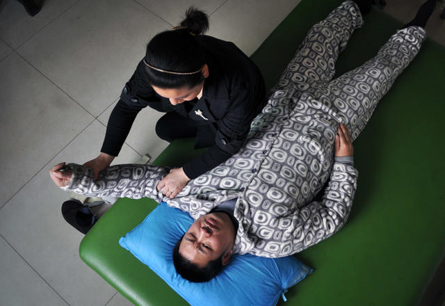 昏迷一年的“植物人”丈夫醒了
 你的微笑是我最好的节日礼物 
 
