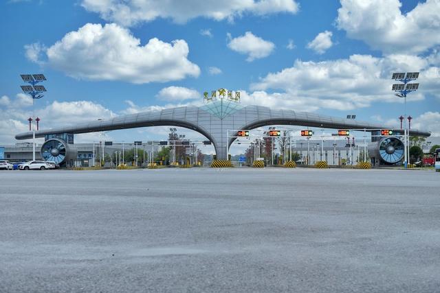 集装箱船 公路 报纸 车站 电力机车 户外 火车 码头 工地 运货车厢 飞机 展览馆 