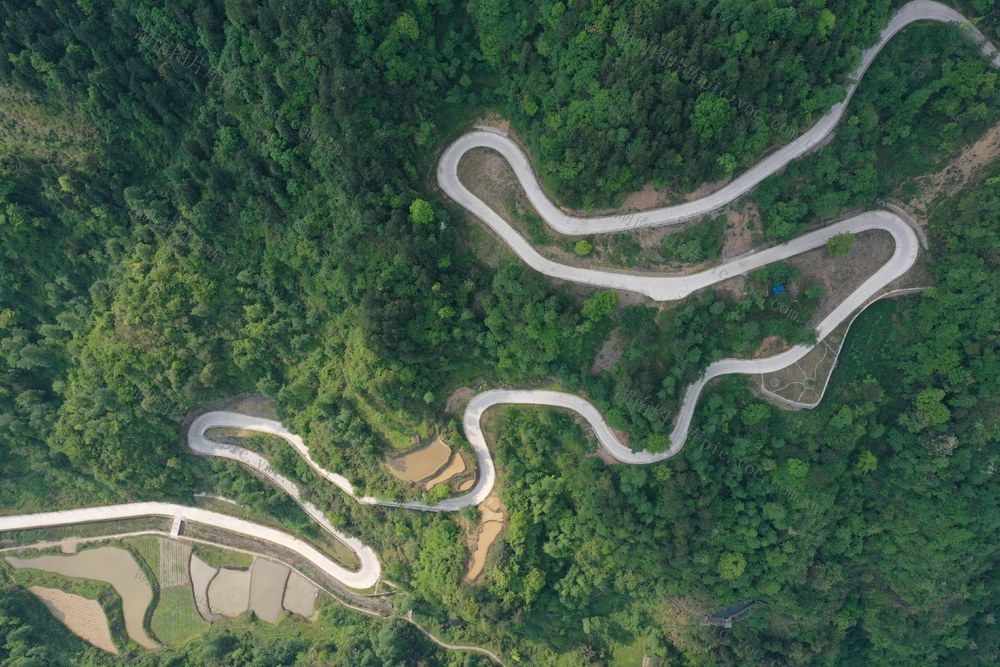 花垣县  双龙镇十八洞村  盘山公路